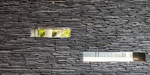Идеи отелочных материалов для экстерьера 3D панели RKS SLATE Сланец Black Waterfall Rockface из природного камня (1)