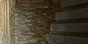Каменная стена в интерьере 3D панели RKS SLATE Кварцит Multi Quartz Country заказать в РКС Клинкер с доставкой (10)