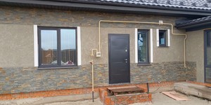 Камень на фасаде фото процесса монтажа 3D панели RKS SLATE Сланец Dark Multicolor купить с доставкой (11)