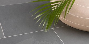 Плитка из натурального сланца для интерьера RKS SLATE Сланец Brazil Grey Natural  в холле и коридоре (2)