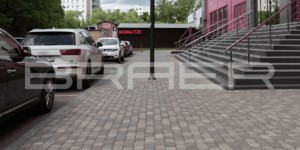 Комбинация серых оттенков тротуарной плитки фото - Классико туман, серый и грифельный - ТЦ Нора, Москва (4)